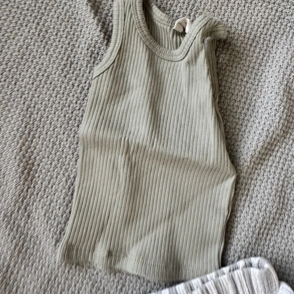 Quincy Mae newborn 0-3 mo sage/grayish green Baby Blanket and Outfit Set